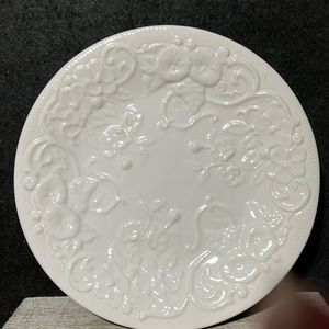 Bordallo Pinheiro White Flowers w scrolls Dinner Salad Plate 9 inch